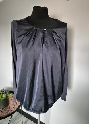 Granatowa elegancka bluzka koszulowa z satynowym przodem S/M, marka: Broadway, stan: Bardzo dobry, rozmiar: S / 36 / 8, 22,00 zł, 26,00 zł zawiera Ochronę Kupujących