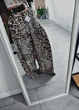 Spodnie z paskiem glamour 36S, marka: Zara, stan: Bardzo dobry, rozmiar: S / 36 / 8, 99,00 zł, 106,85 zł zawiera Ochronę Kupujących